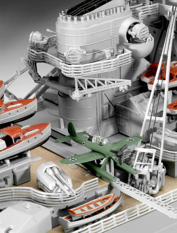 Revell Battleship BISMARCK (05040)