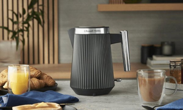 Russell Hobbs Brontë schwarz Wasserkocher 26750-70