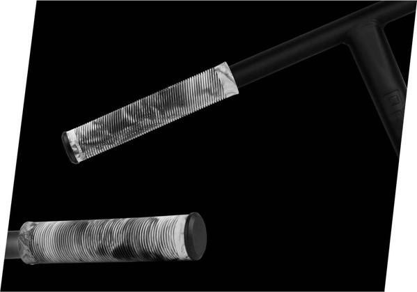 Soke Gripy λαβές για πατίνι μαύρο-λευκό 142mm G3 2 τεμ.