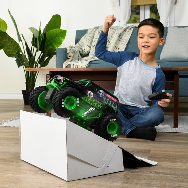 Spin Master MONSTER JAM 1:15 RC monster truck Grave Digger, 6068258
