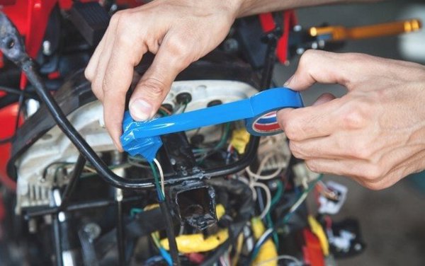 Αυτοκόλλητη μονωτική ταινία REPERO 711E κίτρινη 19mm x 20m