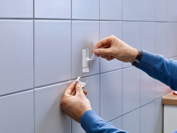 Ρυθμιζόμενα αυτοκόλλητα καρφιά Tesa για πλακάκια και μέταλλο έως 4kg 2τμχ. (H7776702)