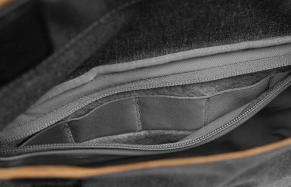 Τσάντα Peak Design Peak Design Field Pouch Charcoal v2 - Γραφίτης, με λουρί