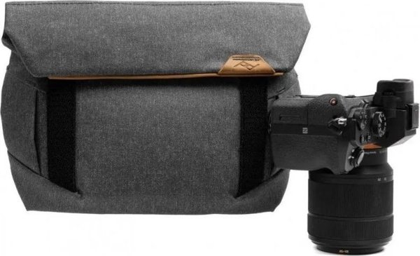 Τσάντα Peak Design Peak Design Field Pouch Charcoal v2 - Γραφίτης, με λουρί