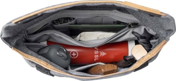 Τσάντα Peak Design Peak Design Field Pouch Charcoal v2 - Γραφίτης, με λουρί