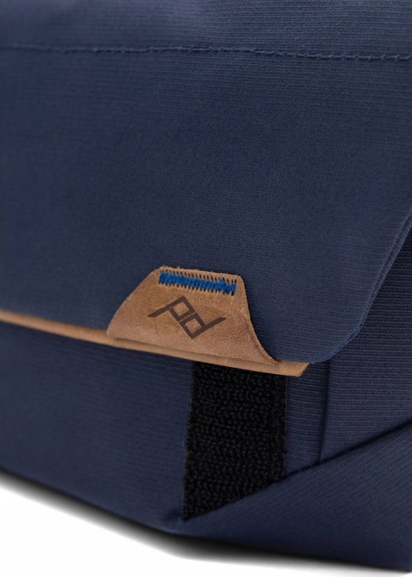 Τσάντα Peak Design Peak Design Field Pouch Midnight v2 - Μπλε, με λουρί