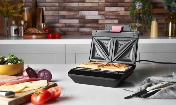 Φρυγανιέρα Russell Hobbs Russell Hobbs Easy Clean φρυγανιέρα 750 W Μαύρο, Ανοξείδωτο ατσάλι