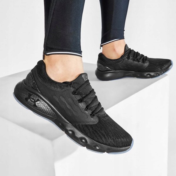Under Armour Ανδρικά Παπούτσια UA Charged Vantage μαύρο-λευκό μέγεθος 44,5 (3023550002-002)