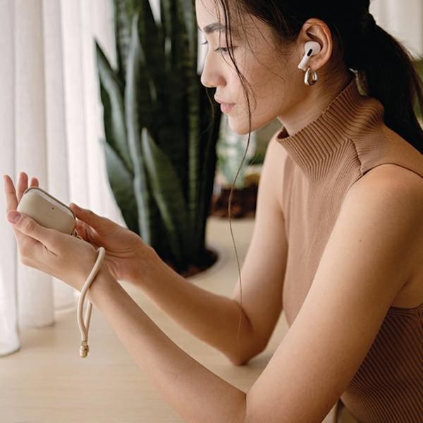 Uniq UNIQ θήκη Coehl Haven AirPods Pro 2 (2022/2023) μπεζ/dusty nude