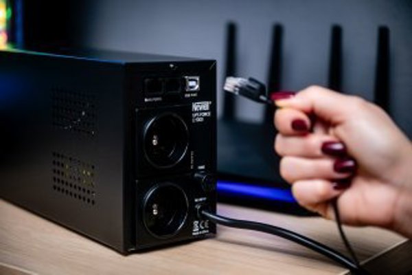 UPS Newell Αδιάλειπτη παροχή ρεύματος UPS Newell Force LI-1000