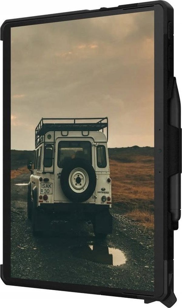 Urban UAG Scout - θήκη προστασίας με ενσωματωμένη βάση και λουράκι χειρός για Microsoft Surface Pro 9 (μαύρο)