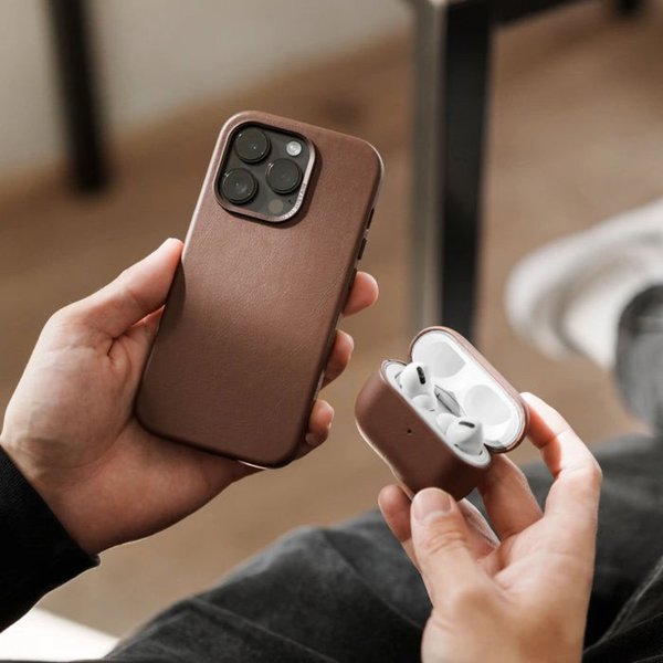 Woodcessories Woodcessories Bio Leather Case MagSafe iPhone 15 Plus Brown