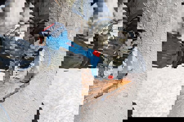 Σετ ηλεκτρικών εργαλείων Bosch combo set ασύρματο γωνιακό τριβείο GWS 18V-7 + ασύρματο πιστολέτο GBH 18V-22, σετ εργαλείων (μπλε, 2x μπαταρίες Li-ion 4.0Ah, τσάντα εργαλείων)