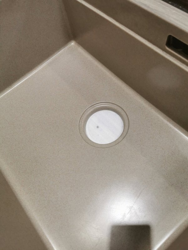 Νεροχύτης Quadron UNIQUE LOGAN 100 GraniteQ νεροχύτης soft taupe 56x45x21,5 cm 1-θέσιος υποκαθήμενος με χειροκίνητο σιφόνι χρυσό