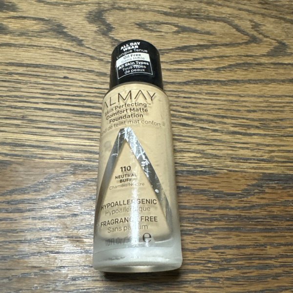 Almay, Skin Perfecting Comfort, Matte, Liquid Foundation, 110, Neutral Buff, SPF 15, 30 ml For Women