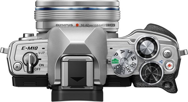 Φωτογραφική μηχανή Olympus OM-D E-M10 Mark IV Ασημί + 14-42 mm f/3.5-5.6 EZ (V207132SE000)