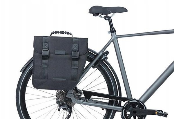 Basil Tour Single Pannier Bag, Αδιάβροχη Τσάντα Ποδηλάτου 14L, Hook On System, Μαύρο Χρώμα (Δεξιά)