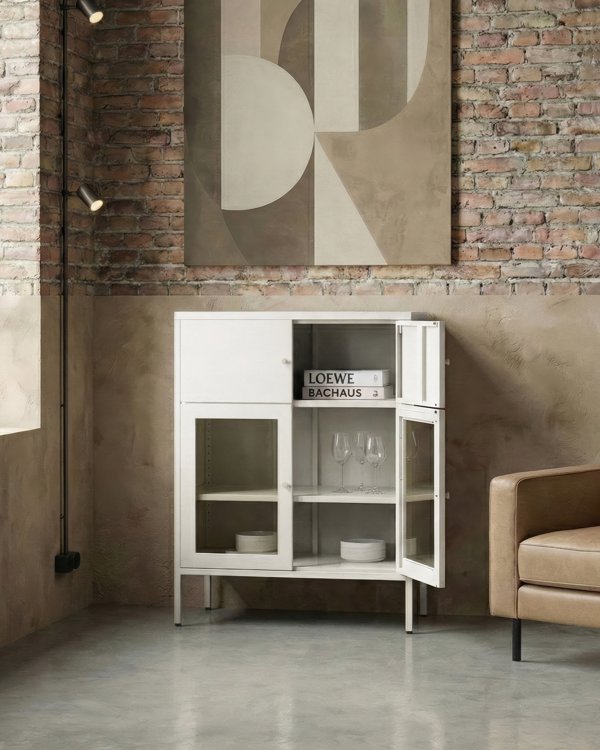 Beliani Βιτρίνα ESHOLT με Γυάλινη Προθήκη και Μεταλλικό Πλαίσιο 80 cm Ανοιχτό Μπεζ