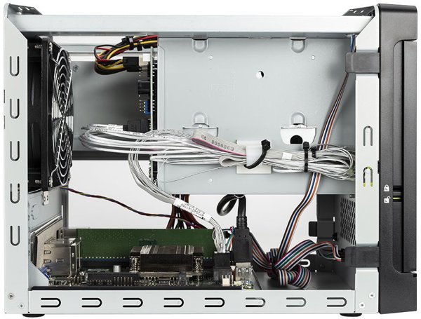 bluechip SERVERline T10302s διακομιστής 960 GB Κύβος Intel Atom® C3558 2,2 GHz 16 GB DDR4-SDRAM 265 W