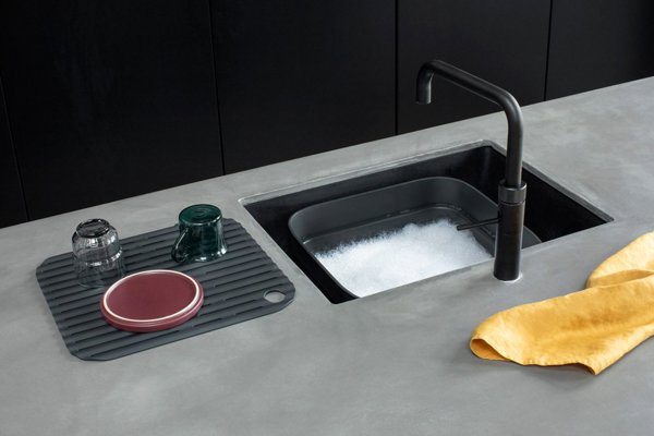 Brabantia Δοχείο Πλύσης Πιάτων SinkSide με Στραγγιστήρι, Σκούρο Γκρι, 302664