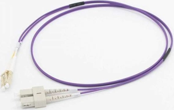C2G C2G 2m LC/SC OM4 LSZH Fibre Patch - Purple - Patch-Kabel - LC Multi-Mode (M) zu SC multi-mode (M) - 2 m - Glasfaser - Duplex - 50/125 Mikrometer - OM4 - lila