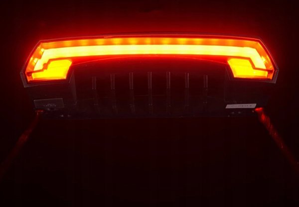 Carruzzo L8R Λάμπα Ποδηλάτου με Οθόνη LCD και Κόρνα 2 σε 1