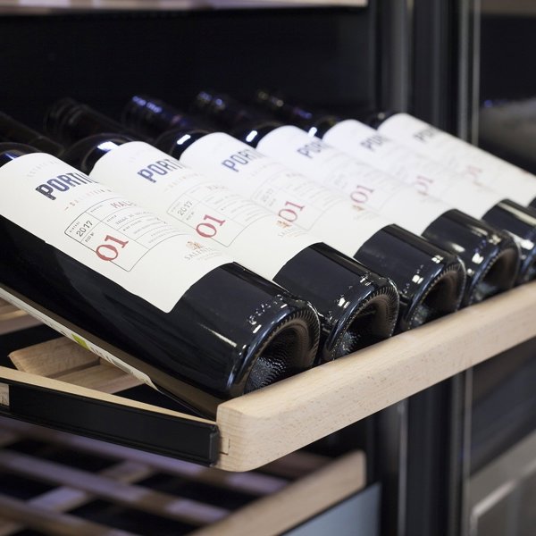 Caso | Wine Cooler | WineComfort 1260 Smart | Energy efficiency class G | Free standing | Bottles capacity 126 | Nerūdijantis plienas/Juodas