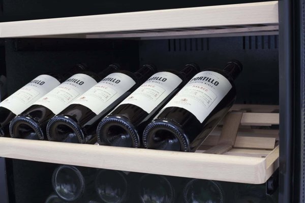 Caso | Wine Cooler | WineComfort 1260 Smart | Energy efficiency class G | Free standing | Bottles capacity 126 | Nerūdijantis plienas/Juodas