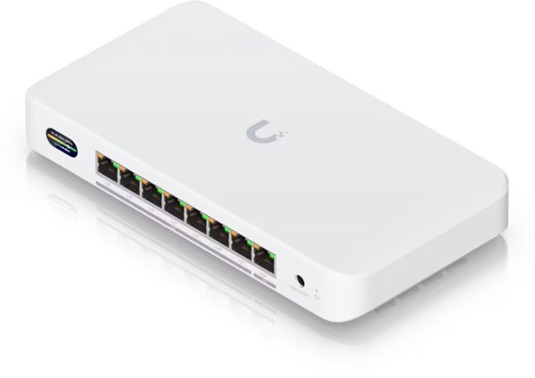 Compact PoE+ switch* with (1)