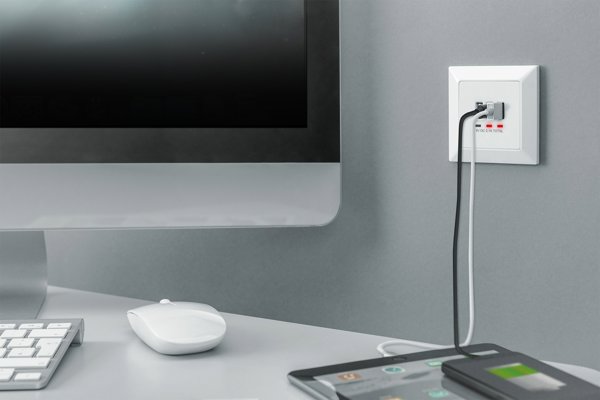 Digitus Φορτιστής Τοίχου με 2 Θύρες USB-A και 1 USB-C, 3.1A, Λευκός