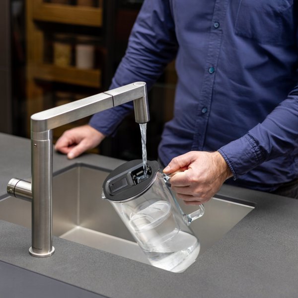 Dzbanek Wessper D4 BOROSILICATE MINI futureflow™ Aquamax (WES208-FF-BK)