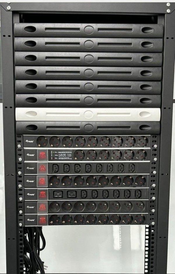 Equip 19" Steckdosenleiste IEC C20->6xIEC C19+Switch Alu.
