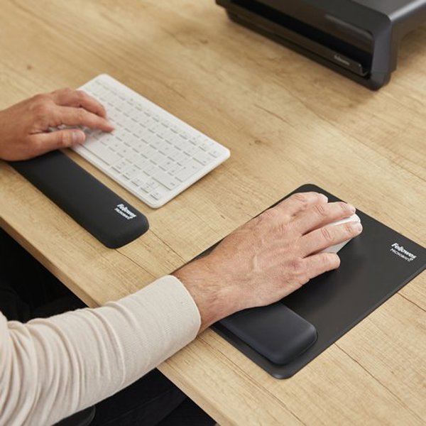 Fellowes Breyta black Keyboard Wrist Support 32 cm