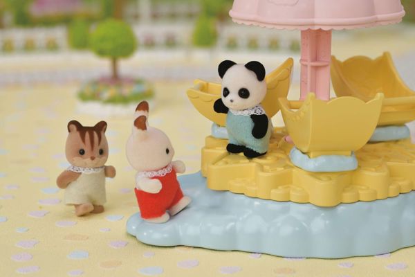 Sylvanian Families Epoch Καρουζέλ Αστεριών (5539) - Παιχνίδι με 3 Φιγούρες Παιδιών