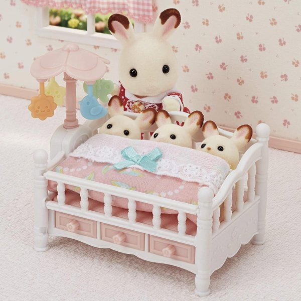 Epoch Sylvanian Families Κούνια με Καρουζέλα 5534 – Σετ Βρεφικού Δωματίου