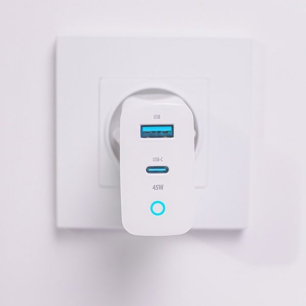 Forever TC-06-45AC GaN PD QC charger 1x USB-C 1x USB 45W white 5900495088673