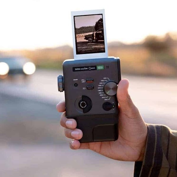 Fujifilm INSTAX MINI EVO CINEMA hybridní instantní fotoaparát - černý