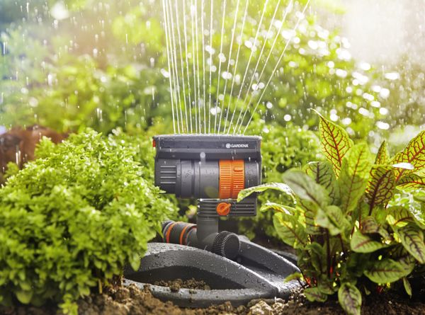 Gardena 8057 Ταλαντευόμενος Εκτοξευτήρας Νερού Ποτίσματος, Περιοχή Ψεκασμού 3μ-18μ, Μαύρο/Πορτοκαλί, Ανθεκτικό στον Παγετό