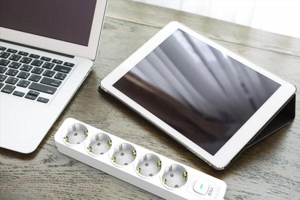 Inca INCA Steckdosenleiste IPW-44GB  5fach, LED Anz. Weiß    1,5m