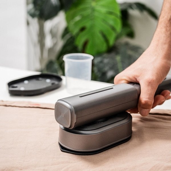 InnovaGoods 2-in-1 Vertical Steam Travel Iron