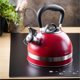 KingHoff Βραστήρας Με Σφυρίχτρα 1.8L KH-1853, Κόκκινος