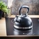 KingHoff Βραστήρας με Σφυρίχτρα KH-1858 1.8L Μαύρος