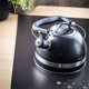 KingHoff Βραστήρας με Σφυρίχτρα KH-1858 1.8L Μαύρος
