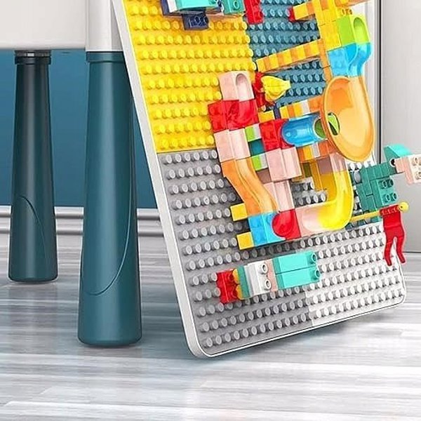 LeanToys Σετ Δομικά Τουβλάκια 197 Τεμαχίων με Παιδικό Τραπεζάκι και Καρεκλάκι