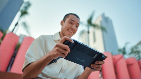 Φορητή κονσόλα Lenovo Legion Go AMD Ryzen Z1 Extreme / 8,8” FHD IPS / Windows 11