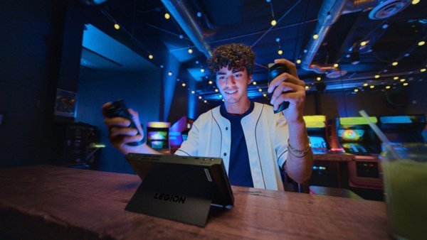 Φορητή κονσόλα Lenovo Legion Go AMD Ryzen Z1 Extreme / 8,8” FHD IPS / Windows 11