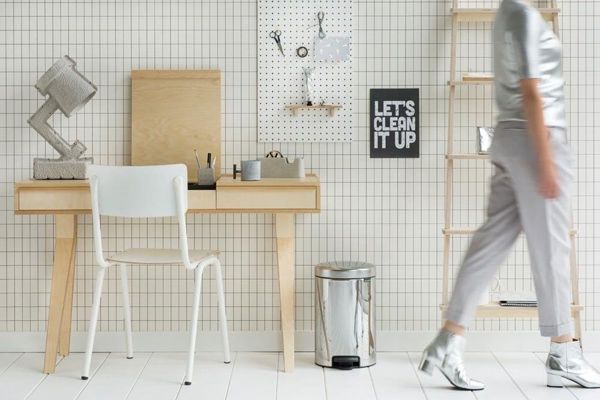 Κάδος απορριμμάτων Brabantia New Icon με πεντάλ ασημί (920005116)