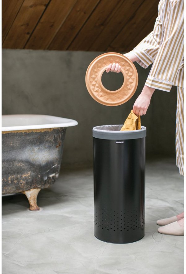 Brabantia Καλάθι Πλυντηρίου 35L, Μαύρο Ματ Ατσάλι με Καπάκι Φελλό