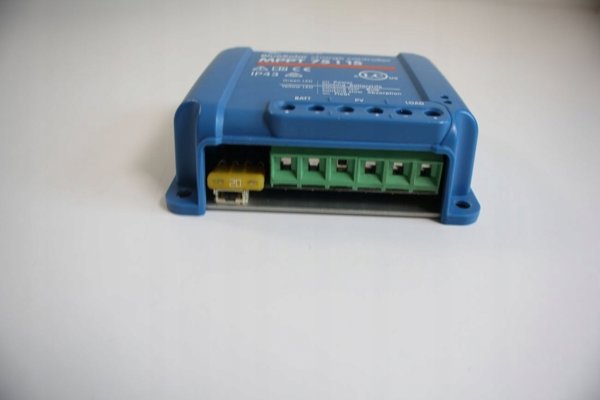 Victron Energy Ρυθμιστής Φόρτισης BlueSolar MPPT 75/15, Ηλιακός Ελεγκτής Φόρτισης 12V/24V 15A