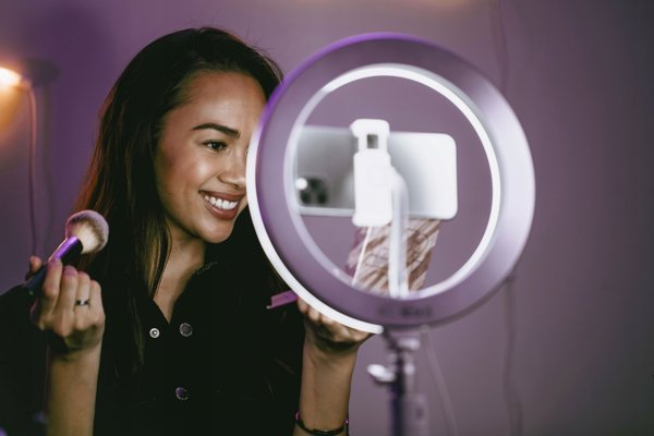 Kodak Led Ring Light 10" RL001 με Τρίποδο, USB, Λευκό